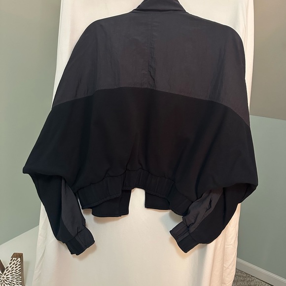 Fabletics Bobbie Glam Colorblock Cropped Jacket Black Full Zip size Large - Picture 8 of 16